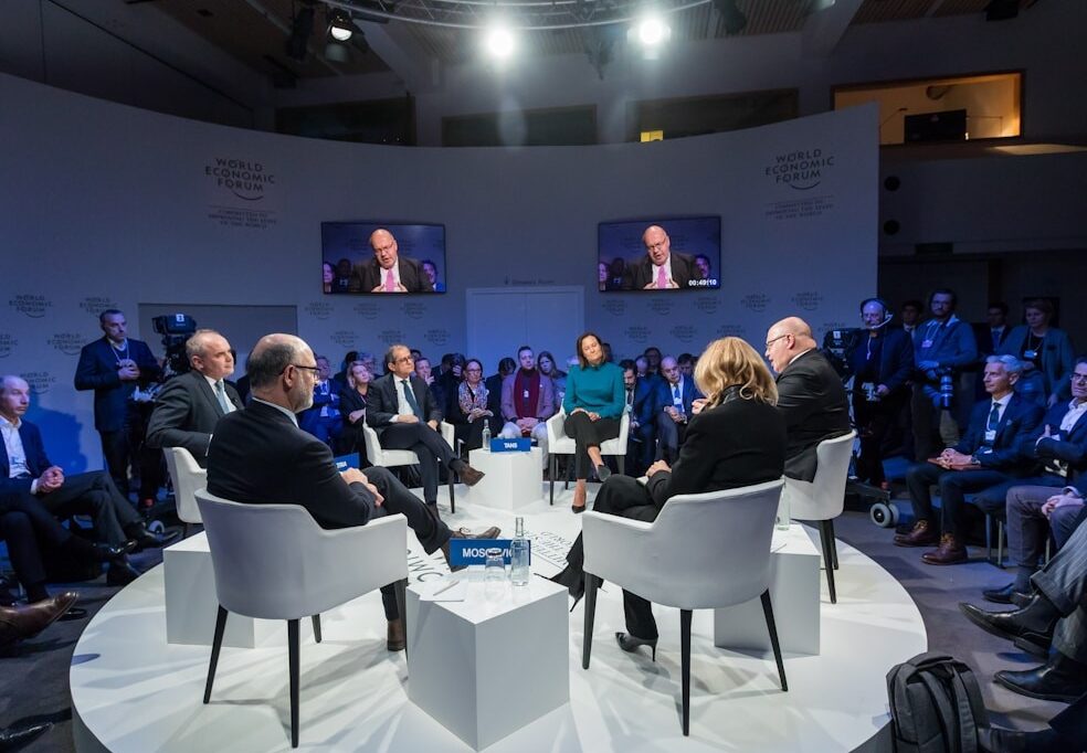 photo-1561489396-888724a1543d (2)